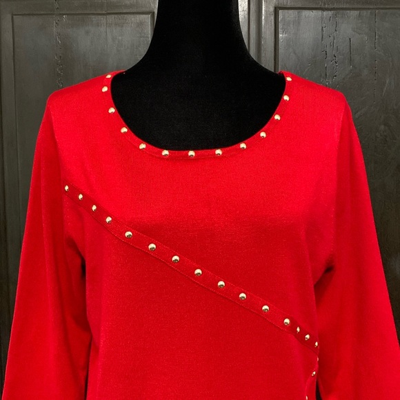 Questions Red oversized sweater with gold stones design. M - Picture 4 of 9